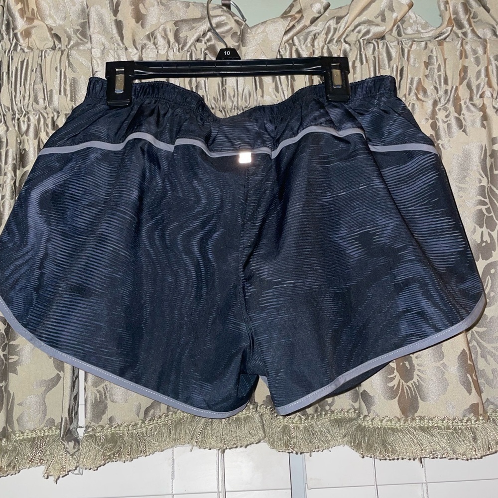 Girls new balance athletic shorts in gray and black size xs